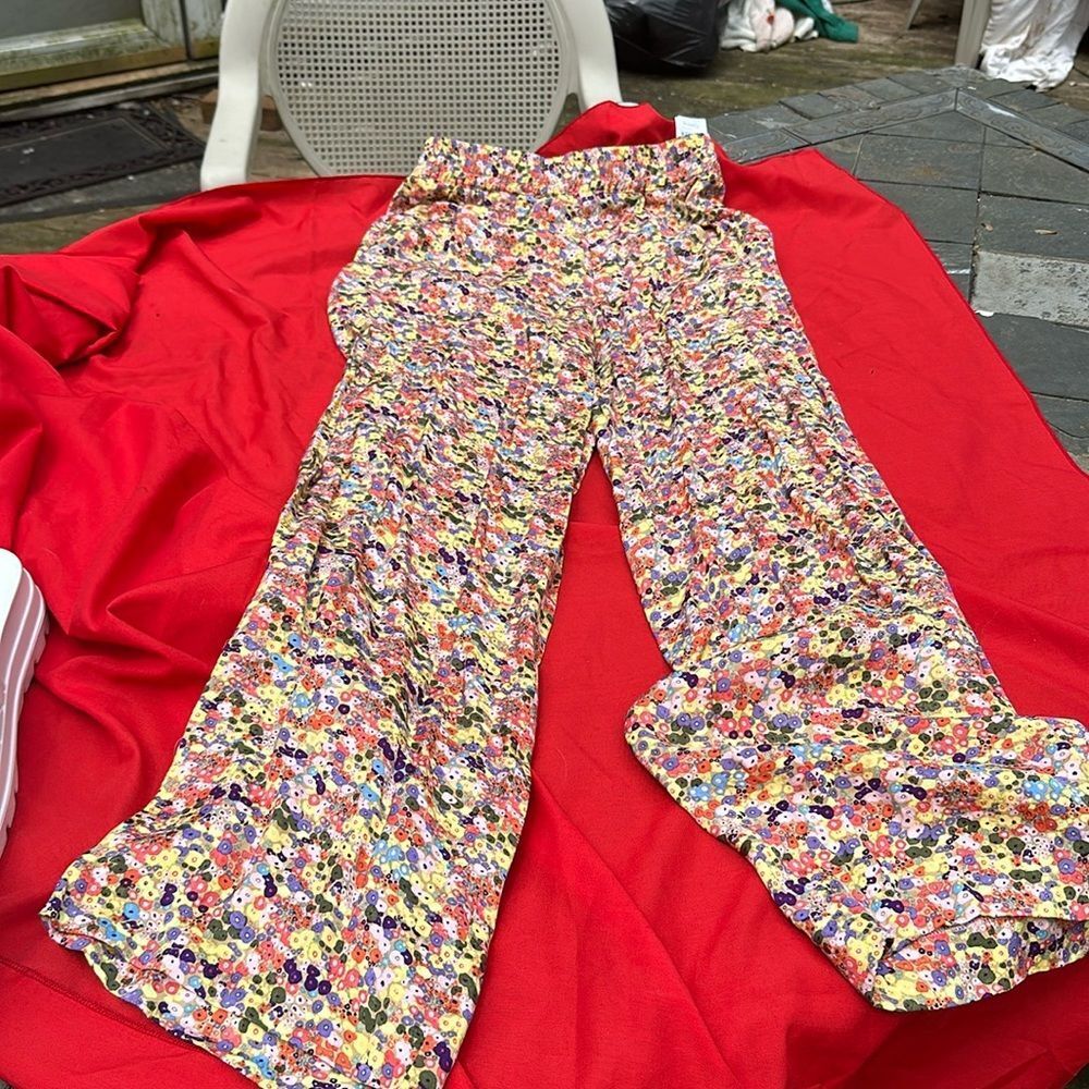 Scotch and soda s/32 wide leg pants. NWT. Elastic waist. Floral print.